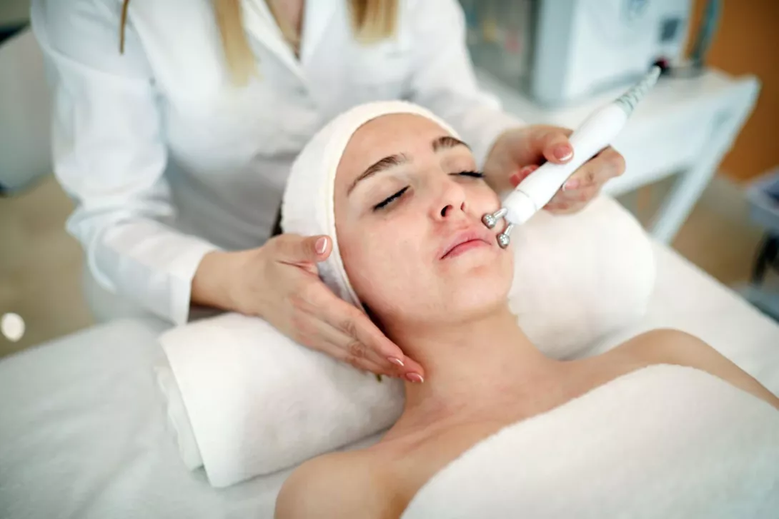 Θεραπεία Υδροδερμοαπόξεσης Hydrashine
